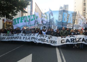 8j_marcha_sobre_av_cordoba.jpg