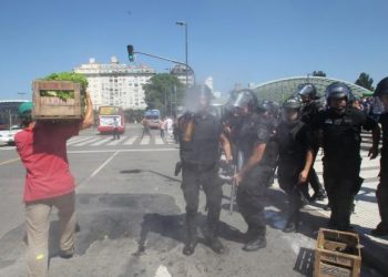 represion_en_constitucion_01_by_bernardino_avila.jpg