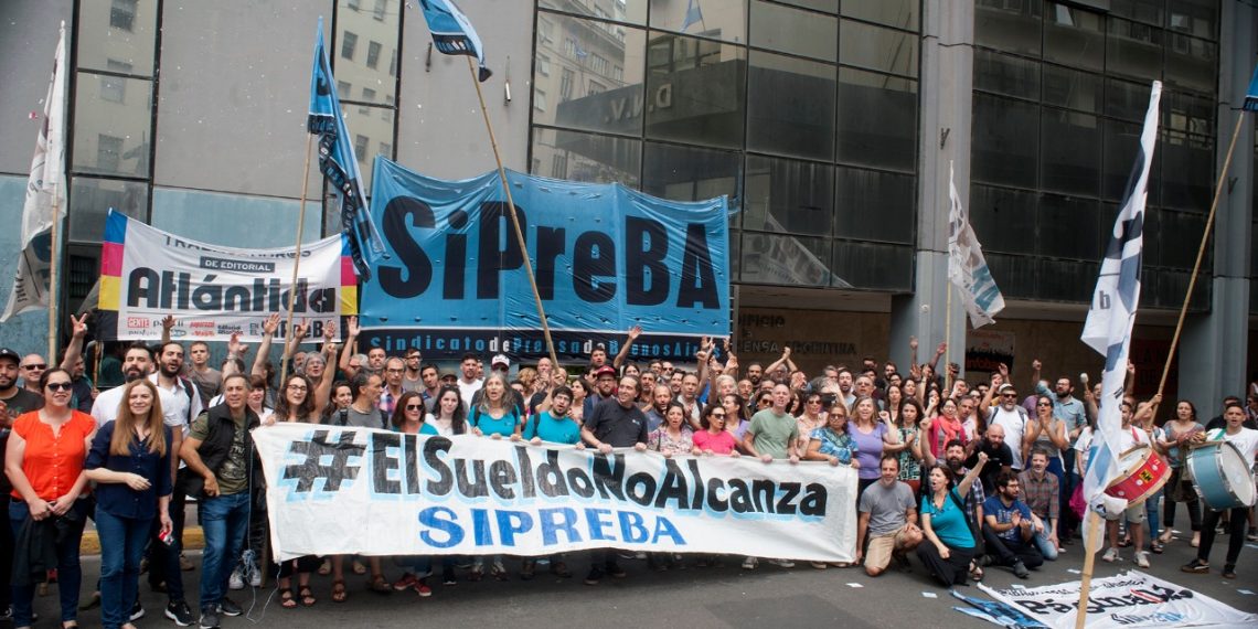 Porque #ElSueldoNolcanza, lxs trabajadores de Prensa Escrita reclamaron ante las cámaras empresarias mejoras salariales