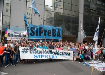 Porque #ElSueldoNolcanza, lxs trabajadores de Prensa Escrita reclamaron ante las cámaras empresarias mejoras salariales