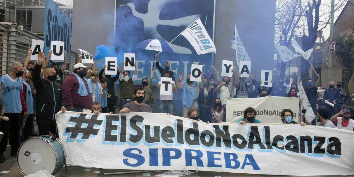 EL SiPreBA realizó un acto frente a Perfil y mantiene el reclamo salarial