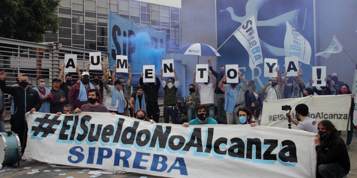 EL SiPreBA realizó un acto frente a Perfil y mantiene el reclamo salarial