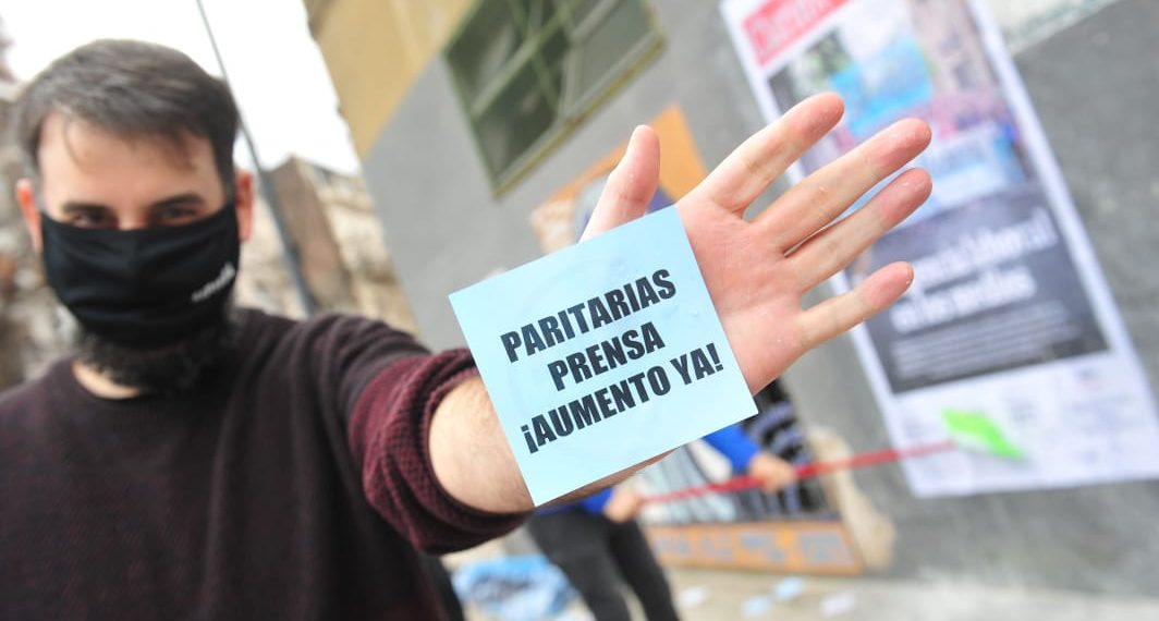 Acción frente a Clarín para exigir recomposición salarial en todo el gremio