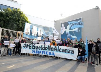 Paro en Editorial Perfil en reclamo por el pago del aguinaldo y recomposición salarial