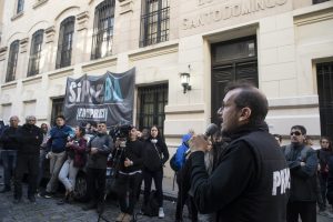 Buenos Aires 28 de abril 2022 El Sueldo No Alcanza Asamblea abierta fuera del diario Pagina 12<br /> foto Rolando Andrade Stracuzzi ley 11723