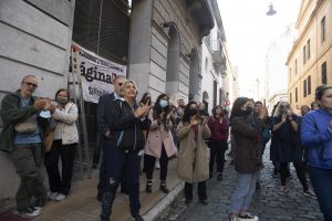 Buenos Aires 28 de abril 2022 El Sueldo No Alcanza Asamblea abierta fuera del diario Pagina 12<br /> foto Rolando Andrade Stracuzzi ley 11723