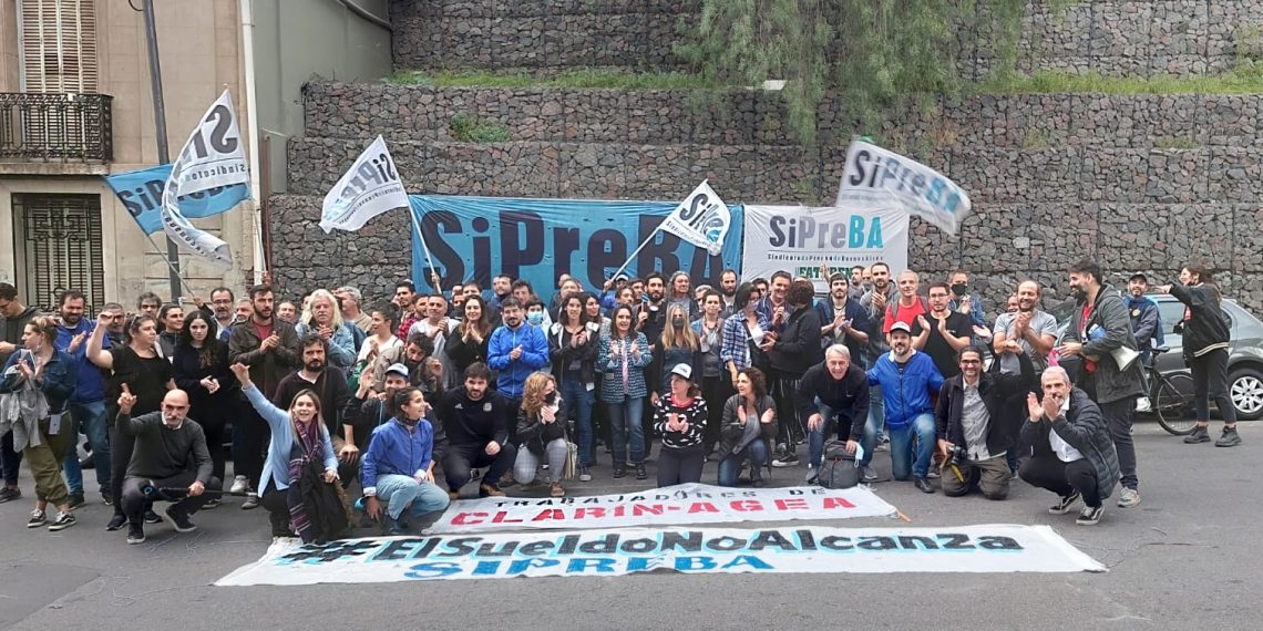 Churros en Clarín Plan de lucha salarial 10 de mayo de 2022 - Crédito Asamblea de Clarín/AGEA