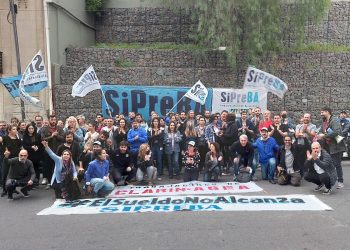 Churros en Clarín Plan de lucha salarial 10 de mayo de 2022 - Crédito Asamblea de Clarín/AGEA