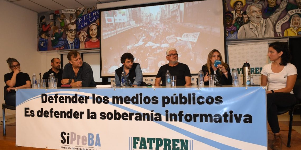Más de un centenar de trabajadores en defensa de los medios públicos y las empresas del Estado