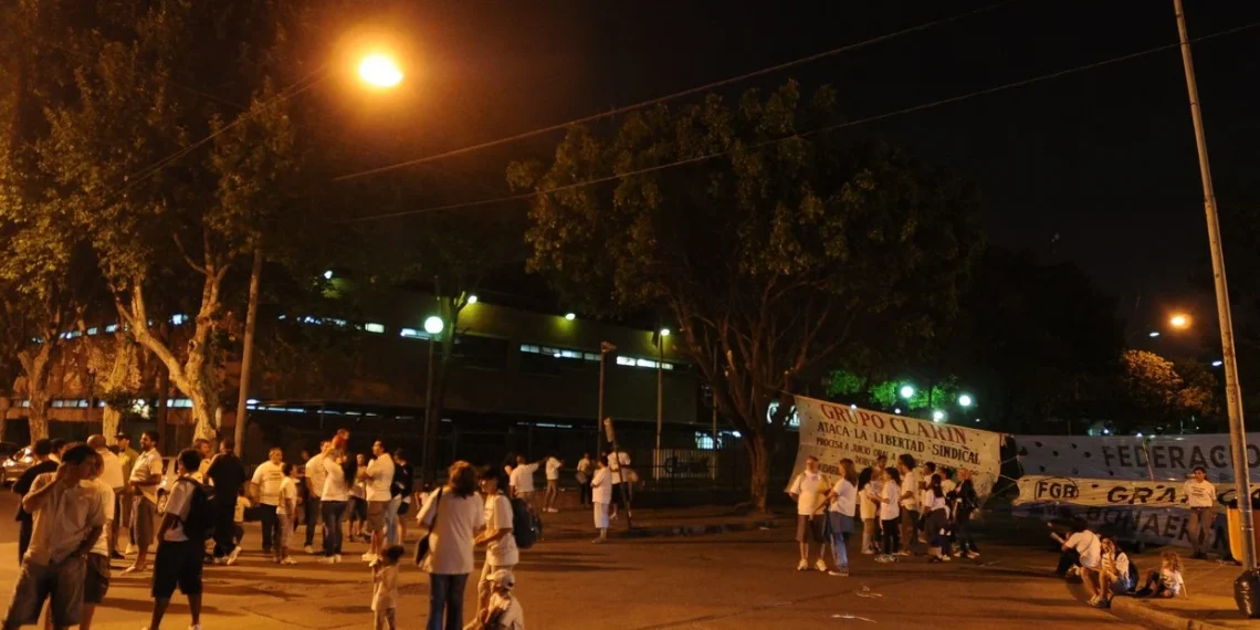 archivo Clarín protesta planta Zepita 2011