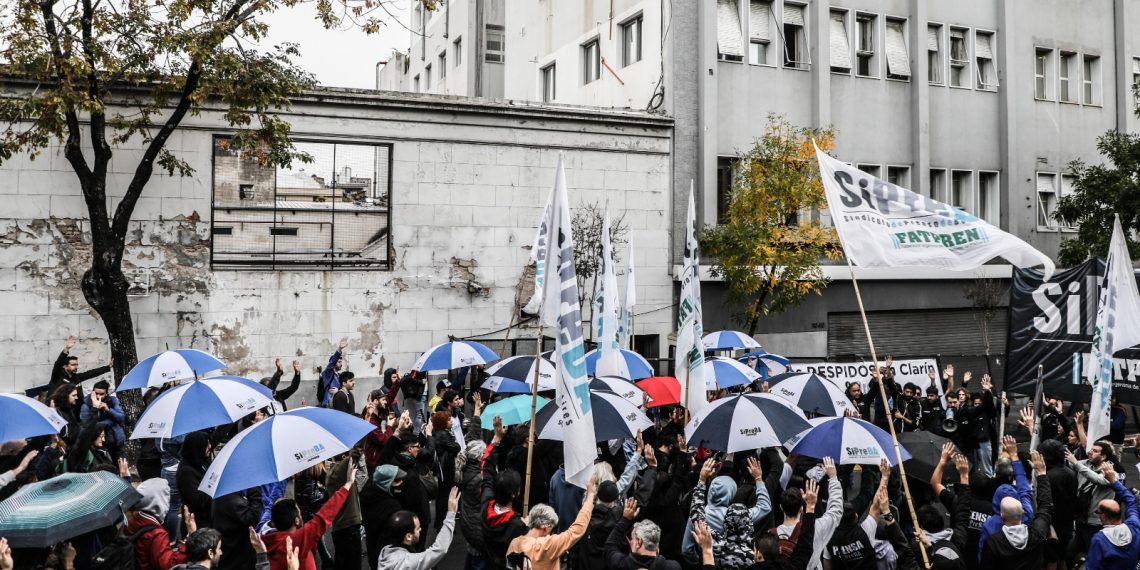 ¿En qué situación paritaria e institucional del SiPreBA se dan los #DespidosEnClarín?