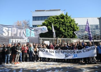 Jornada de lucha en prensa escrita con acto en la puerta de Perfil