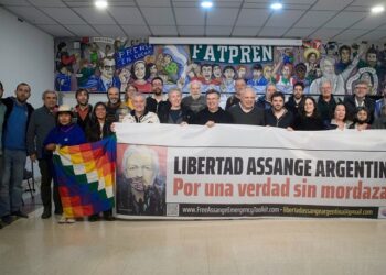 Acto por la libertad de Julian Assange en SiPreBA