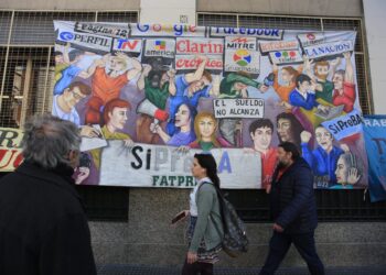 Paro y movilización por la paritaria en prensa escrita