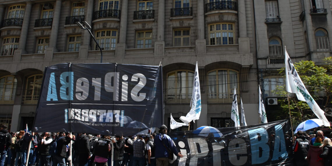 Paro y movilización por la paritaria en prensa escrita