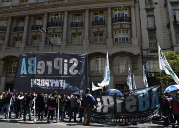 Paro y movilización por la paritaria en prensa escrita