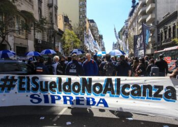 Paro y movilización por la paritaria en prensa escrita