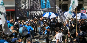 Paro y movilización por la paritaria en prensa escrita