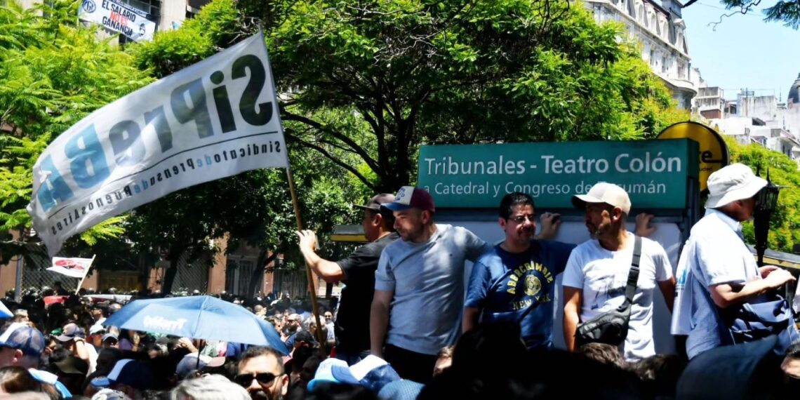 Con las centrales sindicales, Prensa en lucha por los derechos, la soberanía y la democracia