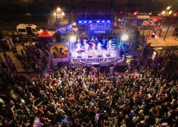 Miles de personas defendieron los medios públicos en el festival de Télam frente al Congreso