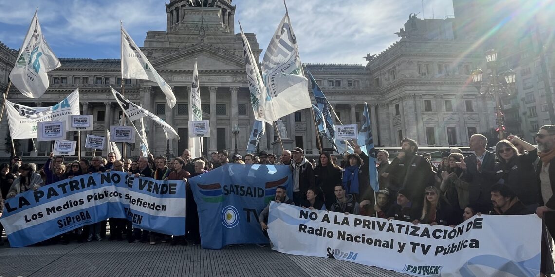 Más censura en los medios públicos: apagón digital