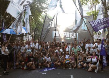 Por los derechos que supimos conseguir: participamos de la marcha antifascista, antirracista, lgbtqi+