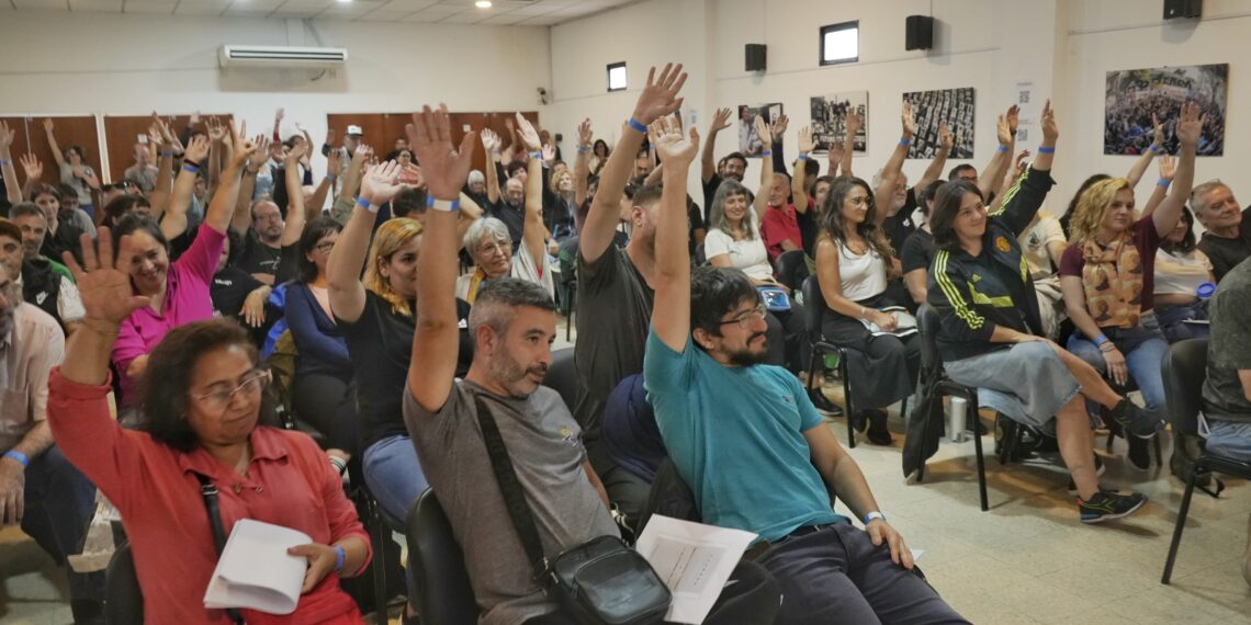 Asamblea General: alerta por emergencia salarial, defensa de los medios públicos, apoyo a un programa por una comunicación federal, plural y soberana