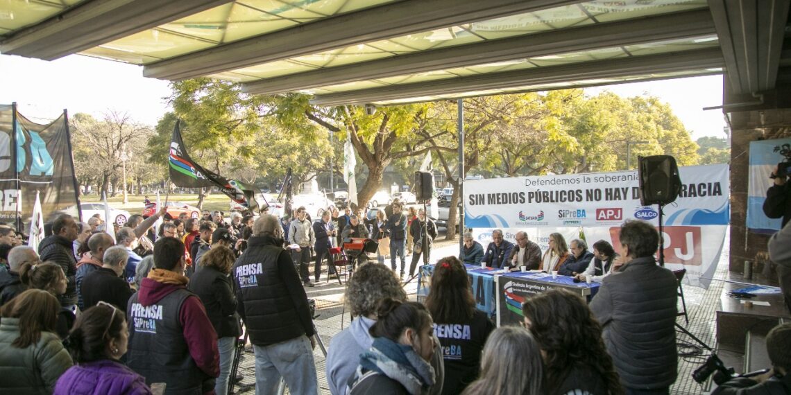 Stream y radio abierta en defensa de los medios públicos