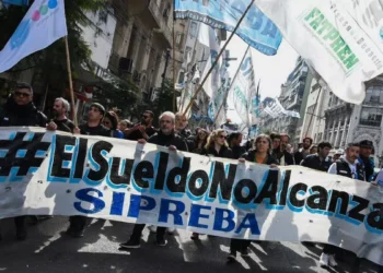 Pagar salarios ajustados tiene consecuencias: llevamos nuestro reclamo a los Martín Fierro