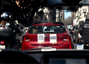 Caravana en defensa de los medios públicos