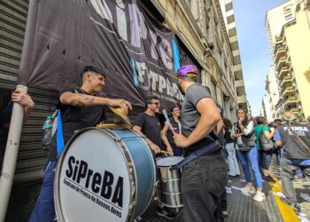 Prensa escrita: movilizamos a Clarín y Perfil por aumento para todo el sector