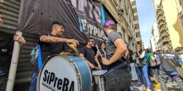 Prensa escrita: movilizamos a Clarín y Perfil por aumento para todo el sector