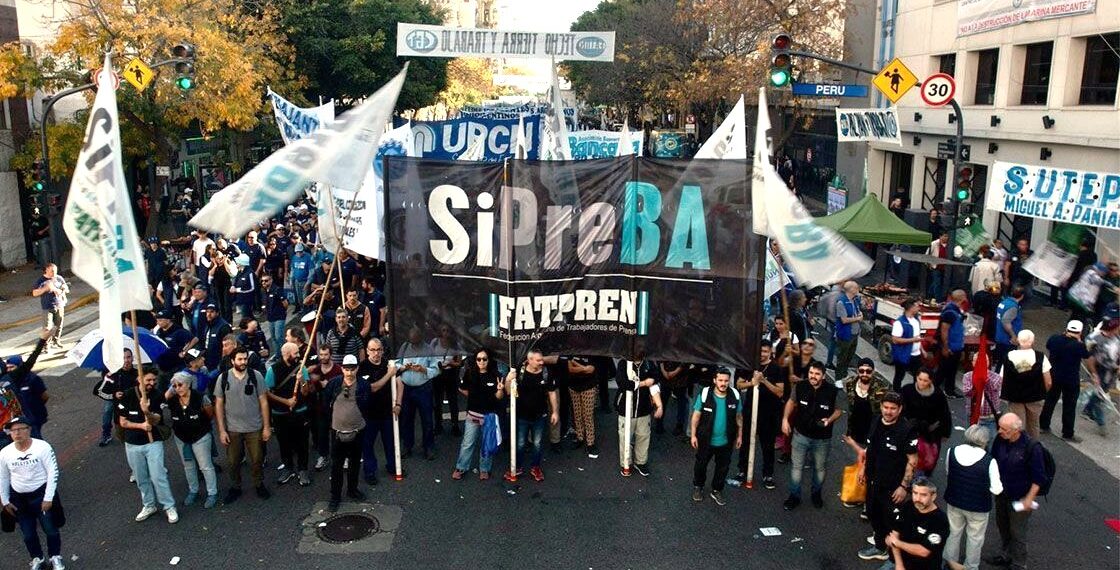 Un ataque a quienes trabajamos y al periodismo: la contrarreforma laboral busca borrar un siglo de derechos