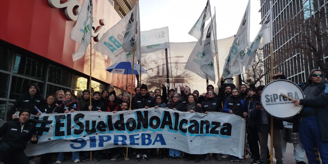 Paramos y movilizamos a Crónica por recomposición salarial
