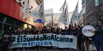 Paramos y movilizamos a Crónica por recomposición salarial